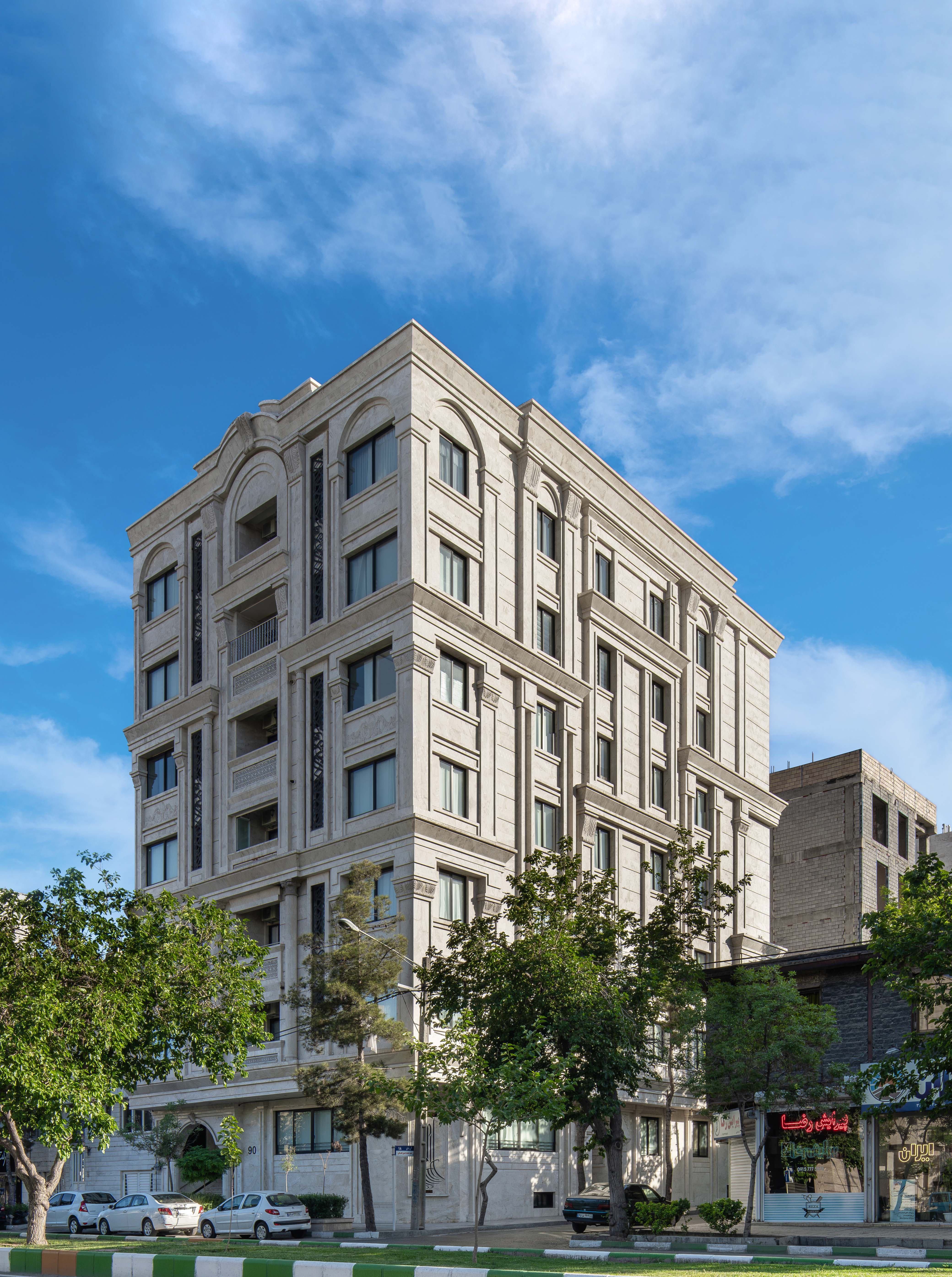 بلوار رضوی، نبش رضوی 18